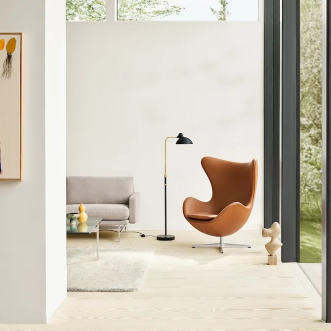 3316 Egget lenestol Satin Polished