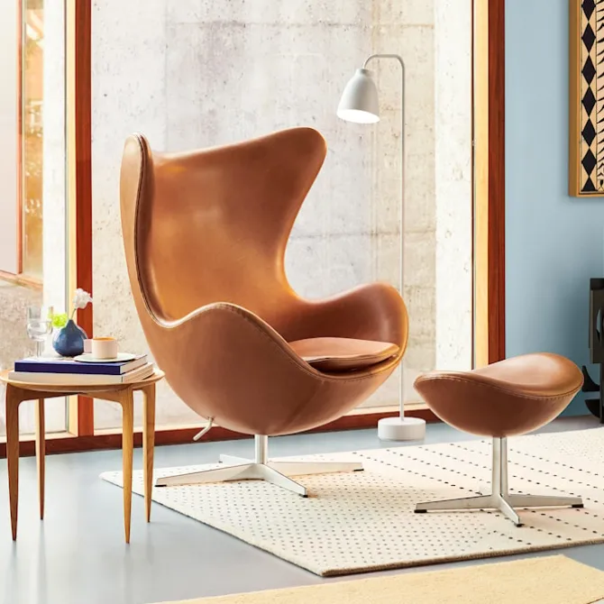3316 Egget lenestol Satin Polished