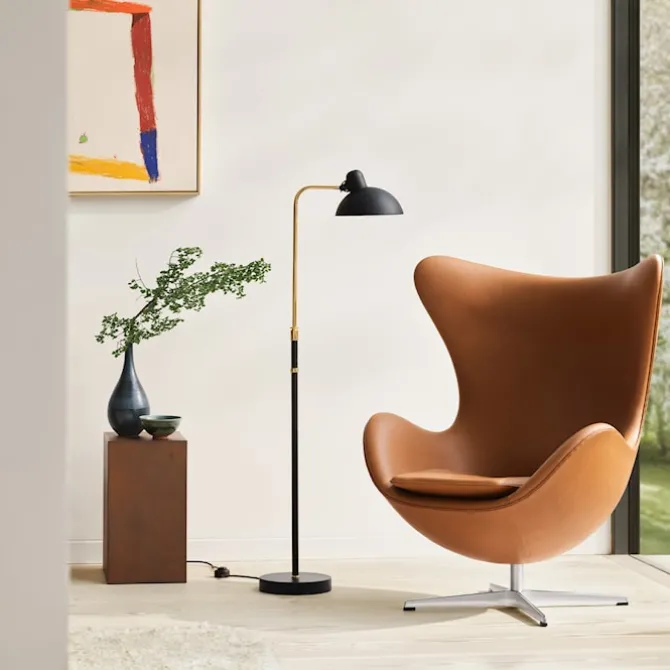 3316 Egget lenestol Satin Polished