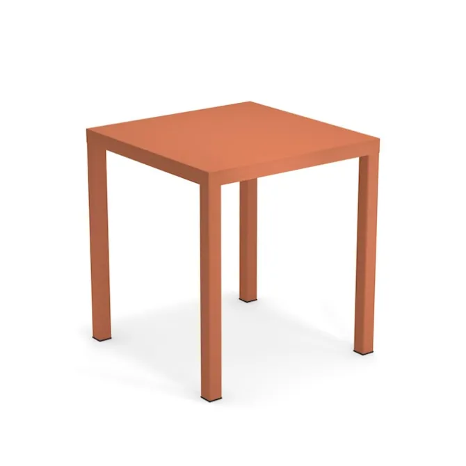 858 Nova Table 70X70 Maple Red