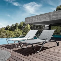 180 Stacking Lounger with Arms