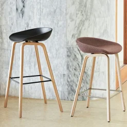 About a Stool AAS33 barstol High Black Oak