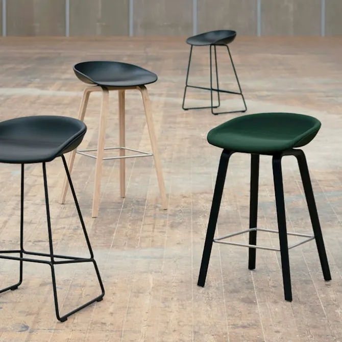 About a Stool AAS33 barstol High Black Oak