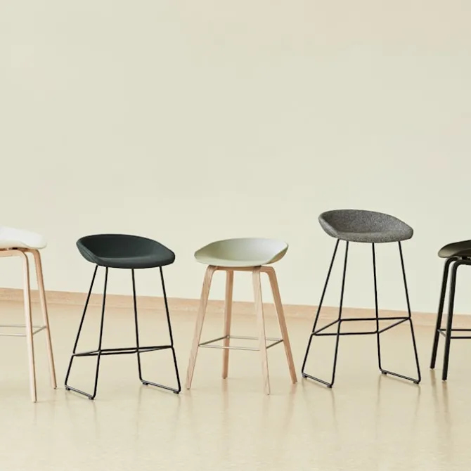 About a Stool AAS33 barstol High Oak