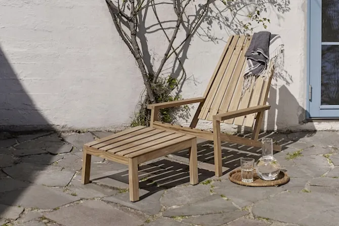 Between Lines Deck Stool