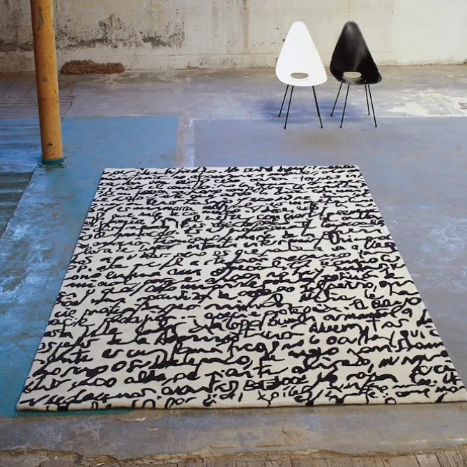 Black on White Manuscrit