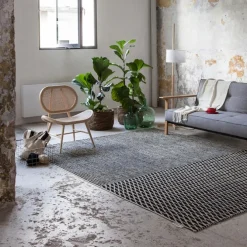 Blur Black Rug