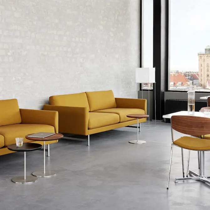Calmo 2-seters sofa lakkert eik