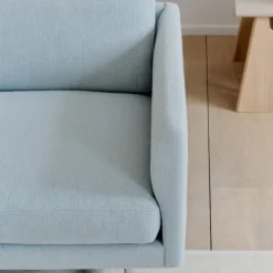 Calmo 2-seters sofa lakkert eik