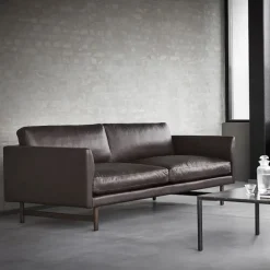 Calmo 2-seters sofa lakkert eik