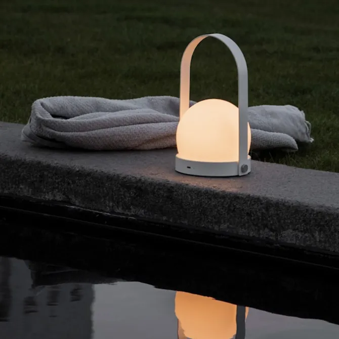 Carrie bærbar utendørslampe