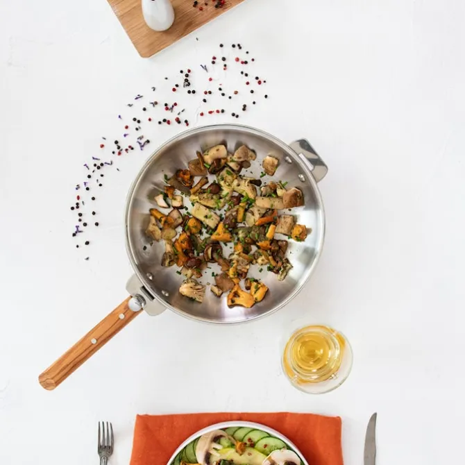 Casteline Removable Stainless Steel Wok