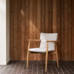 E008 Embrace Outdoor Series Chair, Ubehandlet teak