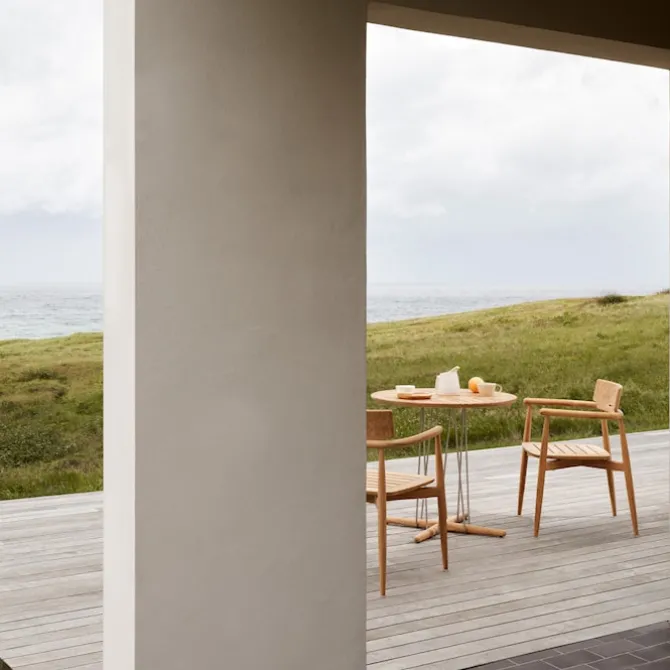 E022 Embrace Outdoor Series Table Ø 140 Cm, Ubehandlet teak