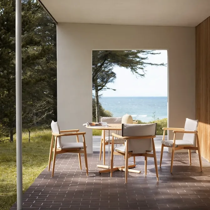 E022 Embrace Outdoor Series Table Ø 140 Cm, Ubehandlet teak