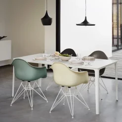 Eames Fiberglass Armchair DAR rammestol White