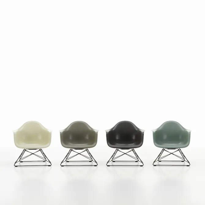 Eames Fiberglass Armchair LAR lenestol White