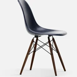 Eames Fiberglass Chair DSW stol Dark Maple