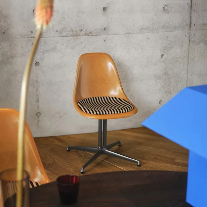 Eames Fiberglass Side Chair stol La Fonda