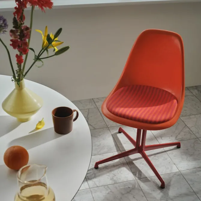Eames Fiberglass Side Chair stol La Fonda
