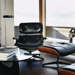 Eames Lounge Chair & Ottoman kirsebærpolert base