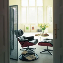 Eames Lounge Chair & Ottoman kirsebærpolert base
