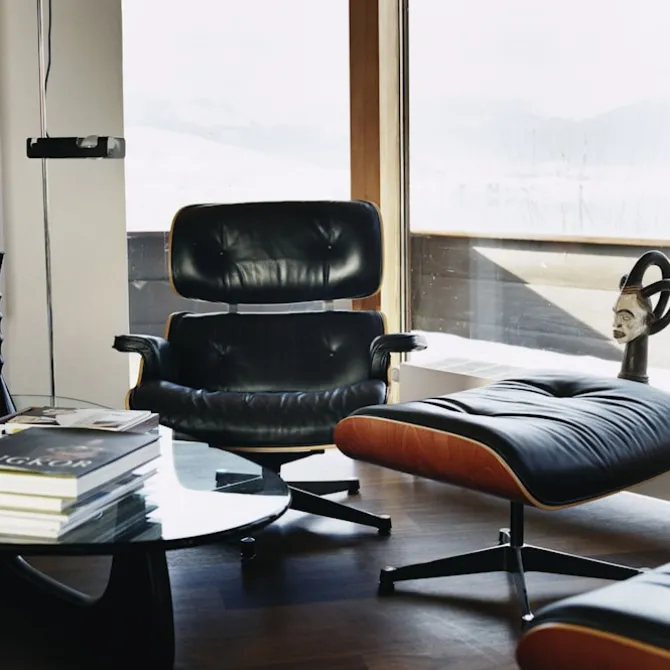 Eames Lounge Chair & Ottoman Santos Palisander svart/polert base