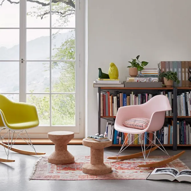 Eames RE Plastic Armchair RAR gyngestol Chrome/Golden Maple
