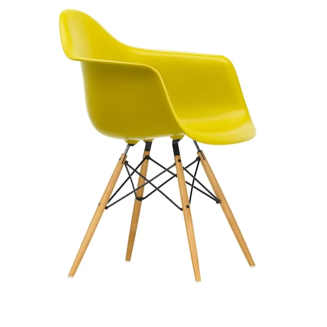 Eames RE Plastic Armchair DAW spisestuestol Golden Maple