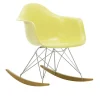 Eames RE Plastic Armchair RAR gyngestol Chrome/Golden Maple
