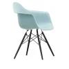 Eames RE Plastic Armchair DAW spisestuestol Black Maple