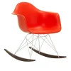 Eames RE Plastic Armchair RAR gyngestol White/Dark Maple