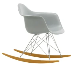 Eames RE Plastic Armchair RAR gyngestol Chrome/Golden Maple