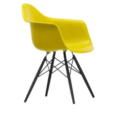 Eames RE Plastic Armchair DAW spisestuestol Black Maple