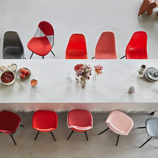 Eames RE Plastic Armchair DAW spisestuestol Black Maple