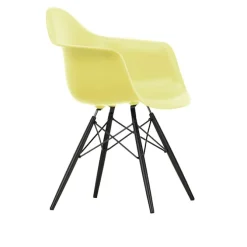 Eames RE Plastic Armchair DAW spisestuestol Black Maple