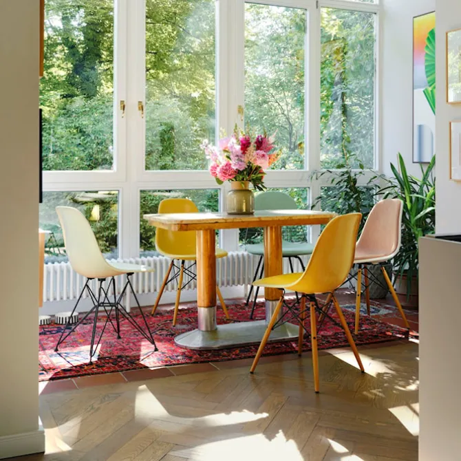 Eames RE Plastic Chair DSW stol Dark Maple