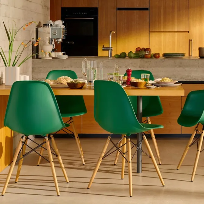 Eames RE Plastic Chair DSW stol Golden Maple