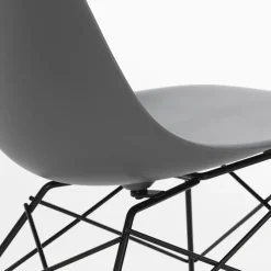 Eames RE Plastic Side Chair LSR stol Chrome