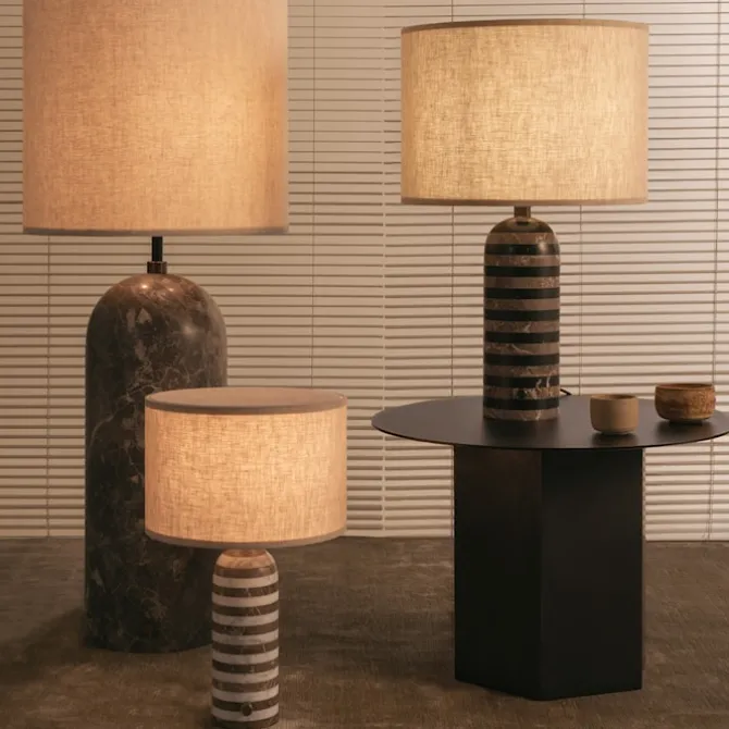 Gravity bordlampe liten hvit marmor