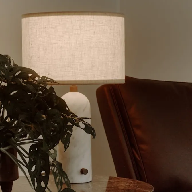Gravity bordlampe liten svart stål