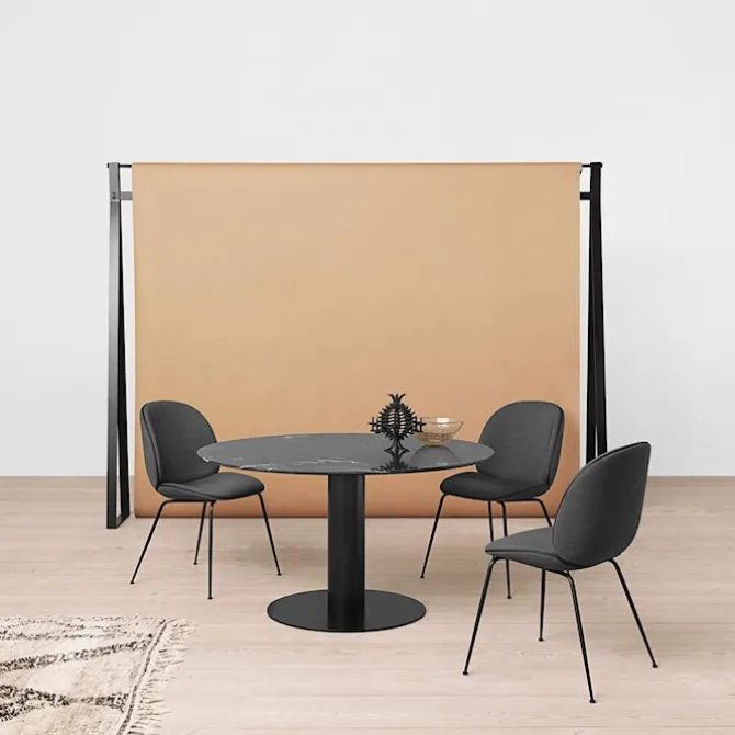 GUBI 2.0 spisebord Ø130 cm messing
