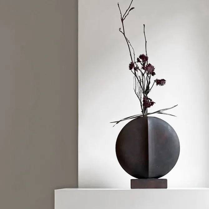 Guggenheim Vase Mini