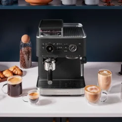 Halvautomatisk espressomaskin med kvern støpejern sort 5KES6551EBK