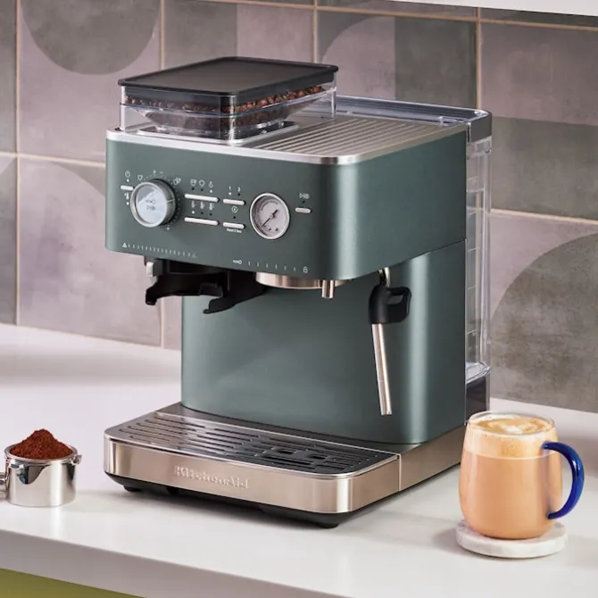 Halvautomatisk espressomaskin med kvern einer 5KES6551EJP