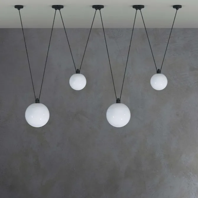 Les Acrobates de Gras No 324 - Glass Ball