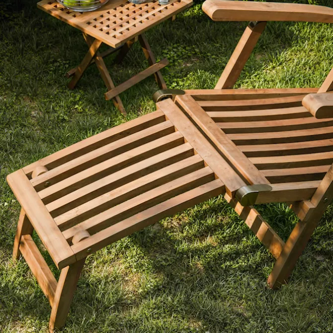 Midsummer deck-chair