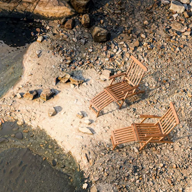 Midsummer deck-chair