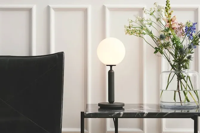 Miira Table
