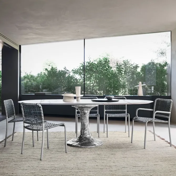 Next Table Oval